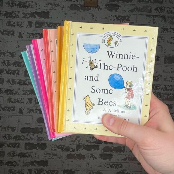Winnie Pooh vintage collection of kids books - Picture 2 of 9